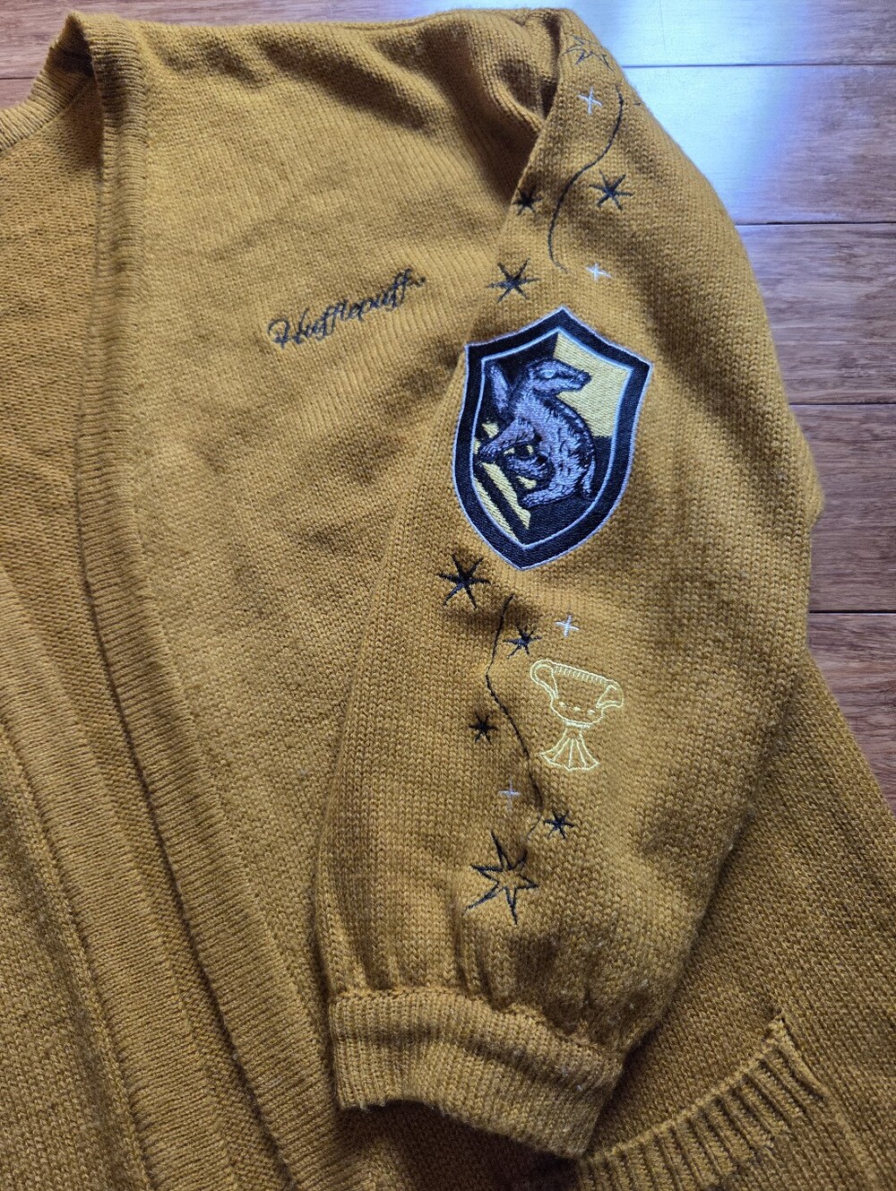 Harry Potter Hufflepuff Mustard Embroidered Cardigan Sweater Large House Cup - Picture 8 of 10